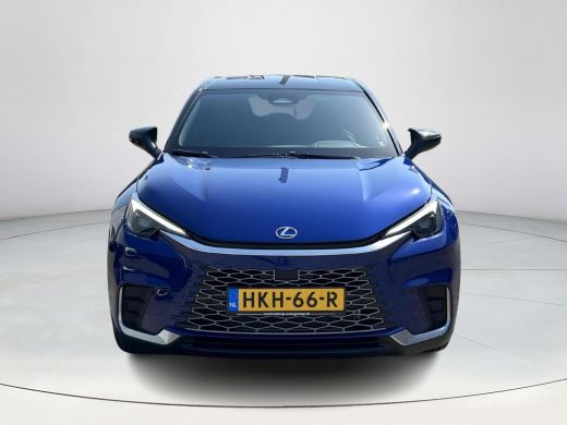 Lexus LBX Emotion 2WD ActivLease financial lease