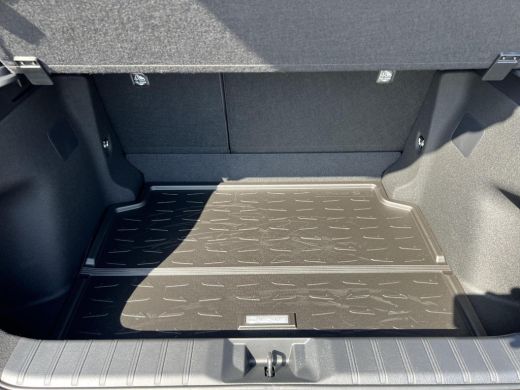 Lexus LBX Emotion 2WD ActivLease financial lease