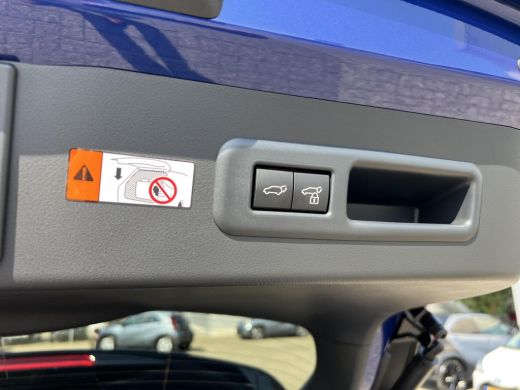 Lexus LBX Emotion 2WD ActivLease financial lease