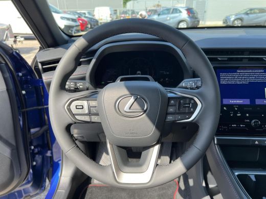 Lexus LBX Emotion 2WD ActivLease financial lease