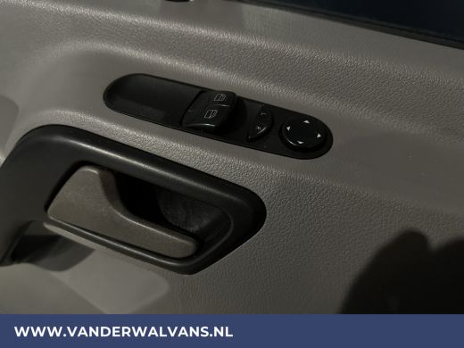 Mercedes-Benz Sprinter 316 CDI 164pk L2H2 Euro6 Airco | 2800kg Trekhaak | Cruisecontrol Parkeersensoren, Chauffeursstoel ActivLease financial lease