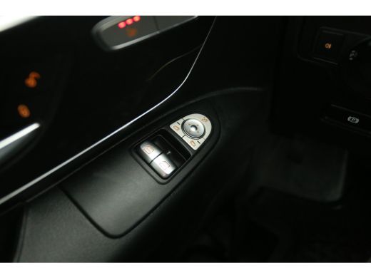 Mercedes-Benz Vito 119 CDI Extra Lang 191PK Automaat Airco Cruise Camera Trekhaak Navigatie 3 Persoons LED 18''LMV ActivLease financial lease