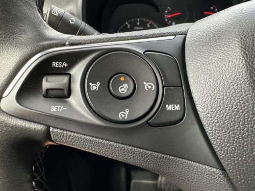 Opel Combo 1.5 BlueHDi 130 PK AUTOMAAT / L2H1 / 31.834 KM / CAMERA / ECC / CRUISE / TREKHAAK / STUURVERWARMING ActivLease financial lease