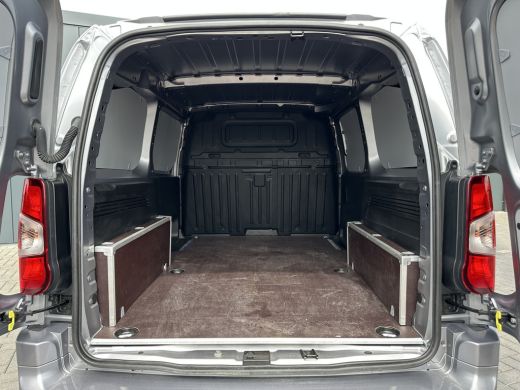 Opel Combo 1.5 BlueHDi 130 PK AUTOMAAT / L2H1 / 31.834 KM / CAMERA / ECC / CRUISE / TREKHAAK / STUURVERWARMING ActivLease financial lease