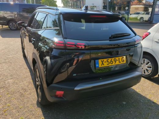 Peugeot e-2008 EV Allure 54 kWh | Navi | Camera | Clima | Cruise | Apple Carplay/Android Auto | | 11 kW lader | ... ActivLease financial lease