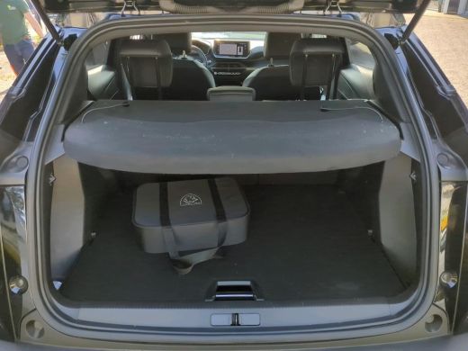 Peugeot e-2008 EV Allure 54 kWh | Navi | Camera | Clima | Cruise | Apple Carplay/Android Auto | | 11 kW lader | ... ActivLease financial lease