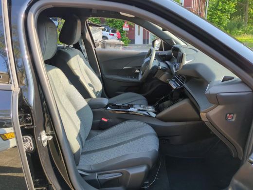 Peugeot e-2008 EV Allure 54 kWh | Navi | Camera | Clima | Cruise | Apple Carplay/Android Auto | | 11 kW lader | ... ActivLease financial lease