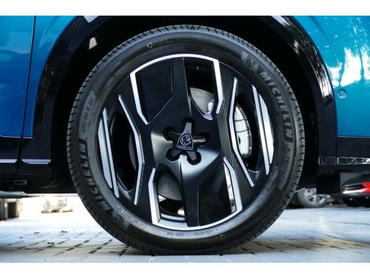 Peugeot e-5008 EV 210PK 73KWH GT AVANTAGE AUTOMAAT NAVI / CLIMA / WARMTEPOMP / 19"LMV / 360 CAMERA / PANODAK / K... ActivLease financial lease