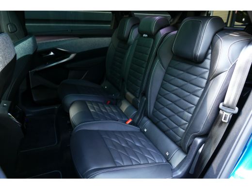 Peugeot e-5008 EV 210PK 73KWH GT AVANTAGE AUTOMAAT NAVI / CLIMA / WARMTEPOMP / 19"LMV / 360 CAMERA / PANODAK / K... ActivLease financial lease