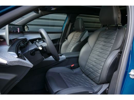 Peugeot e-5008 EV 210PK 73KWH GT AVANTAGE AUTOMAAT NAVI / CLIMA / WARMTEPOMP / 19"LMV / 360 CAMERA / PANODAK / K... ActivLease financial lease