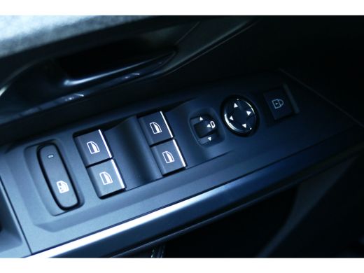 Peugeot e-5008 EV 210PK 73KWH GT AVANTAGE AUTOMAAT NAVI / CLIMA / WARMTEPOMP / 19"LMV / 360 CAMERA / PANODAK / K... ActivLease financial lease