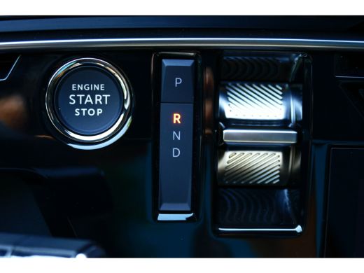 Peugeot e-5008 EV 210PK 73KWH GT AVANTAGE AUTOMAAT NAVI / CLIMA / WARMTEPOMP / 19"LMV / 360 CAMERA / PANODAK / K... ActivLease financial lease