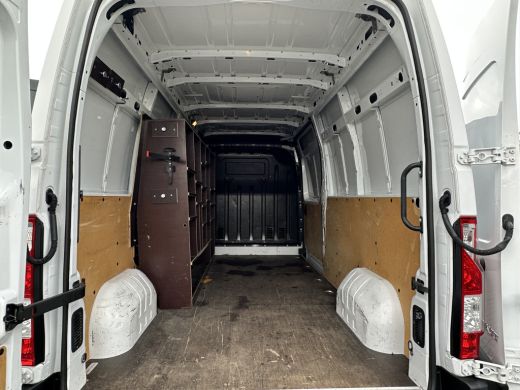 Renault Master 2.3 DCI 136 PK / L3H2 / CAMERA / TREKHAAK / IMPERIAAL / NAVI / AIRCO / CRUISE ActivLease financial lease