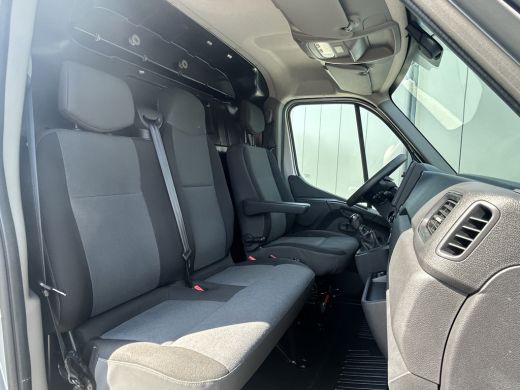 Renault Master T35 2.3 dCi 145 PK / L4H3 / MAXI WB 433 / DUBBEL LUCHT / INRICHTING / 3-ZITS / TREKHAAK / CAMERA ... ActivLease financial lease