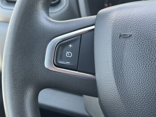 Renault Master T35 2.3 dCi 145 PK / L4H3 / MAXI WB 433 / DUBBEL LUCHT / INRICHTING / 3-ZITS / TREKHAAK / CAMERA ... ActivLease financial lease