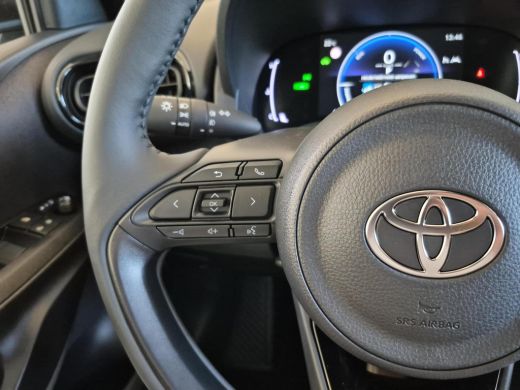 Toyota Yaris 1.5 Hybrid 115 Dynamic | Shimmering silver metallic | Comfort Pack | Nieuw uit voorraad leverbaar | ActivLease financial lease