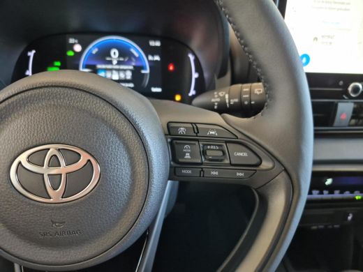 Toyota Yaris 1.5 Hybrid 115 Dynamic | Shimmering silver metallic | Comfort Pack | Nieuw uit voorraad leverbaar | ActivLease financial lease