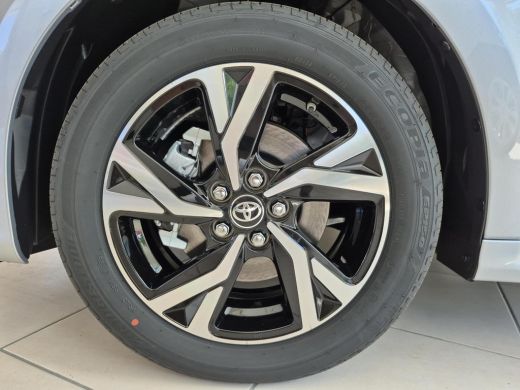 Toyota Yaris 1.5 Hybrid 115 Dynamic | Shimmering silver metallic | Comfort Pack | Nieuw uit voorraad leverbaar | ActivLease financial lease