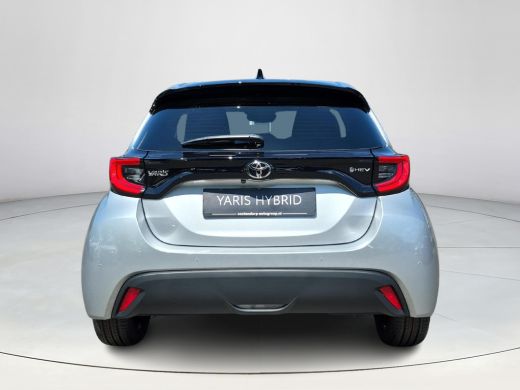 Toyota Yaris 1.5 Hybrid 115 Dynamic | Shimmering silver metallic | Comfort Pack | Nieuw uit voorraad leverbaar | ActivLease financial lease