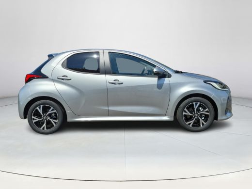 Toyota Yaris 1.5 Hybrid 115 Dynamic | Shimmering silver metallic | Comfort Pack | Nieuw uit voorraad leverbaar | ActivLease financial lease