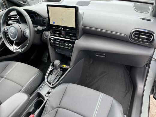 Toyota Yaris Cross 1.5 Hybrid 130 Executive | Urban khaki met zwart dak | Premium Pack | Nieuw uit voorraad leverbaar | ActivLease financial lease