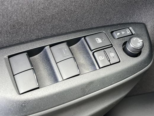 Toyota Yaris Cross 1.5 Hybrid 130 Executive | Urban khaki met zwart dak | Premium Pack | Nieuw uit voorraad leverbaar | ActivLease financial lease