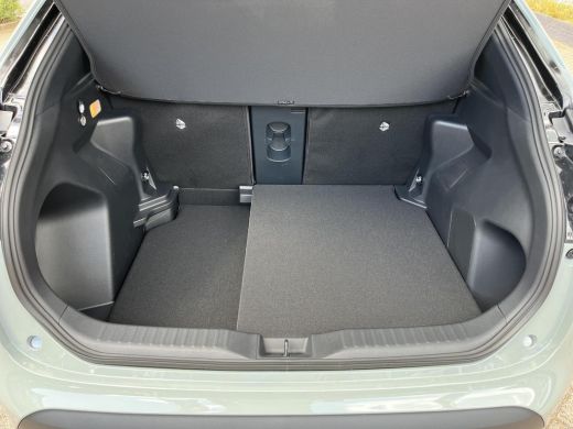 Toyota Yaris Cross 1.5 Hybrid 130 Executive | Urban khaki met zwart dak | Premium Pack | Nieuw uit voorraad leverbaar | ActivLease financial lease