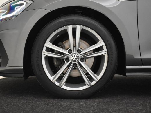 Volkswagen Golf 1.5 TSI Highline Business R-Line 150pk DSG/AUTO | Adaptief cruise control  | Navigatie | App conn... ActivLease financial lease