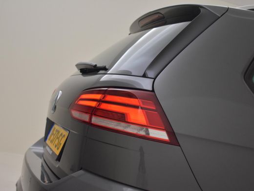 Volkswagen Golf 1.5 TSI Highline Business R-Line 150pk DSG/AUTO | Adaptief cruise control  | Navigatie | App conn... ActivLease financial lease