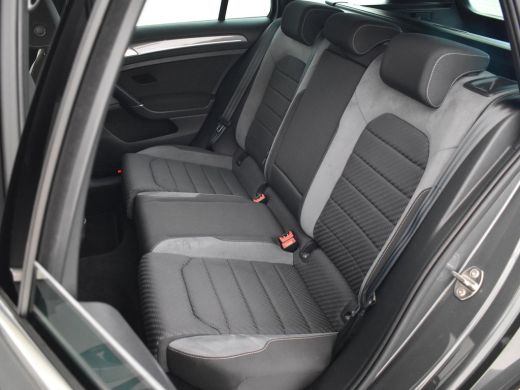 Volkswagen Golf 1.5 TSI Highline Business R-Line 150pk DSG/AUTO | Adaptief cruise control  | Navigatie | App conn... ActivLease financial lease