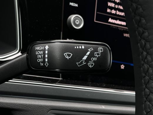 Volkswagen Polo R-Line Edition Inclusief €2000,- inruilvoordeel | 'App-Connect' draadloze smartphone integratie |... ActivLease financial lease