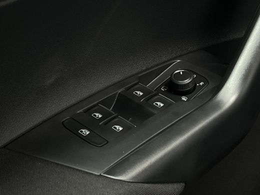 Volkswagen Polo R-Line Edition Inclusief €2000,- inruilvoordeel | 'App-Connect' draadloze smartphone integratie |... ActivLease financial lease