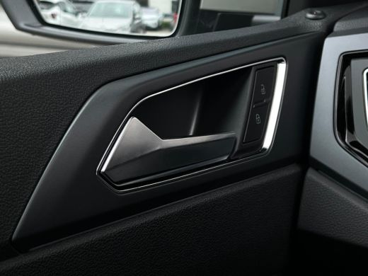 Volkswagen Polo R-Line Edition Inclusief €2000,- inruilvoordeel | 'App-Connect' draadloze smartphone integratie |... ActivLease financial lease