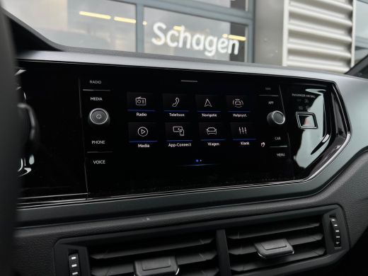 Volkswagen Polo R-Line Edition Inclusief €2000,- inruilvoordeel | 'App-Connect' draadloze smartphone integratie |... ActivLease financial lease