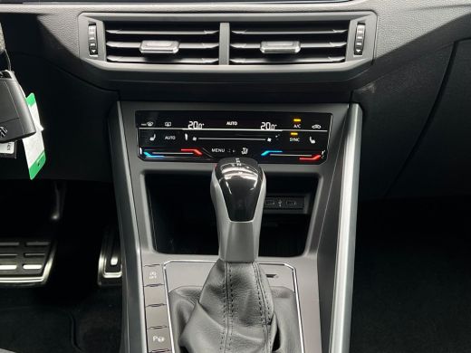 Volkswagen Polo R-Line Edition Inclusief €2000,- inruilvoordeel | 'App-Connect' draadloze smartphone integratie |... ActivLease financial lease