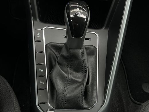 Volkswagen Polo R-Line Edition Inclusief €2000,- inruilvoordeel | 'App-Connect' draadloze smartphone integratie |... ActivLease financial lease