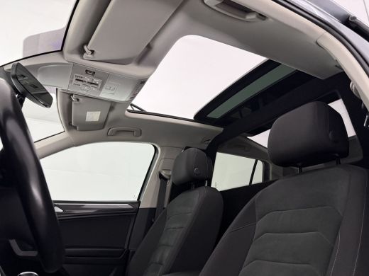 Volkswagen Tiguan 2.0 TDI 4 Motion R-Line | GRIJS KENTEKEN | 240PK Pano LED Head up Display Clima Cruise Camera Car... ActivLease financial lease