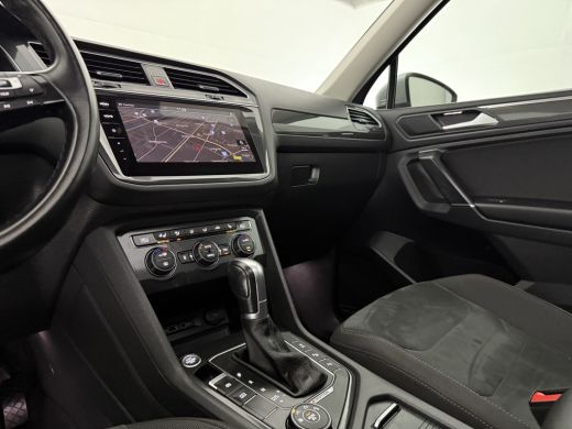 Volkswagen Tiguan 2.0 TDI 4 Motion R-Line | GRIJS KENTEKEN | 240PK Pano LED Head up Display Clima Cruise Camera Car... ActivLease financial lease