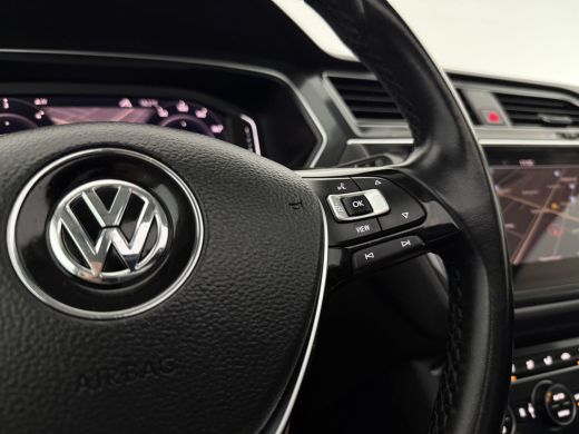 Volkswagen Tiguan 2.0 TDI 4 Motion R-Line | GRIJS KENTEKEN | 240PK Pano LED Head up Display Clima Cruise Camera Car... ActivLease financial lease