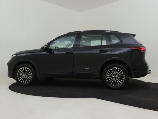 Volkswagen Tiguan 1.4 TSI eHybrid Business 204pk | Panorama dak | Trekhaak | Park assist | 360 camara | Navigatie |... ActivLease financial lease