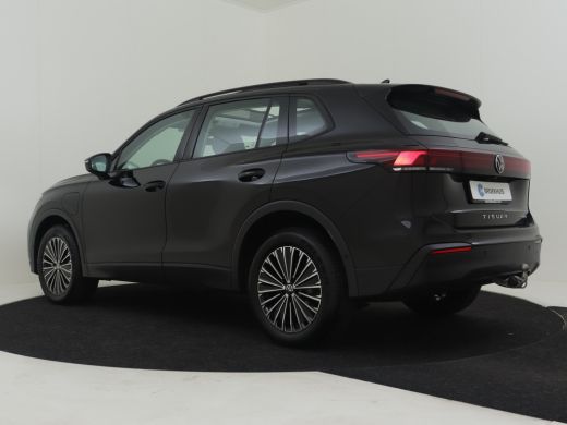 Volkswagen Tiguan 1.4 TSI eHybrid Business 204pk | Panorama dak | Trekhaak | Park assist | 360 camara | Navigatie |... ActivLease financial lease