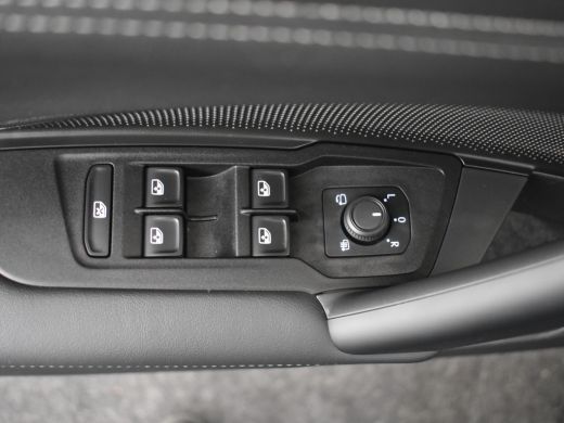 Volkswagen Tiguan 1.4 TSI eHybrid Business 204pk | Panorama dak | Trekhaak | Park assist | 360 camara | Navigatie |... ActivLease financial lease