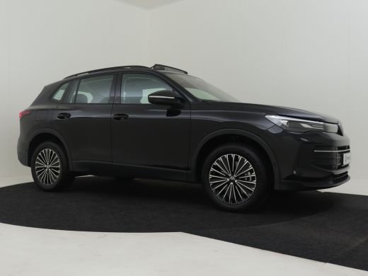 Volkswagen Tiguan 1.4 TSI eHybrid Business 204pk | Panorama dak | Trekhaak | Park assist | 360 camara | Navigatie |... ActivLease financial lease
