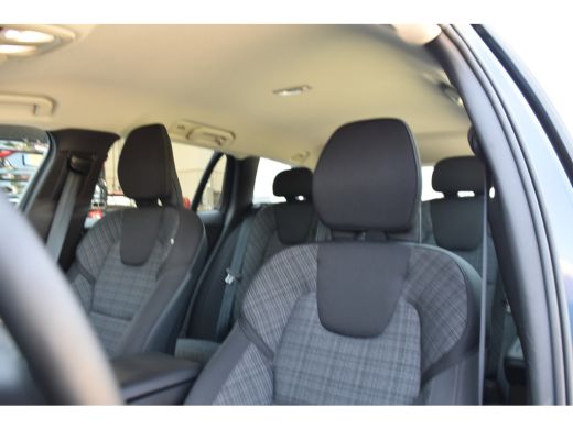 Volvo  V60 B3 Essential Edition | BLIS | Climate Pack | Trekhaak | ActivLease financial lease