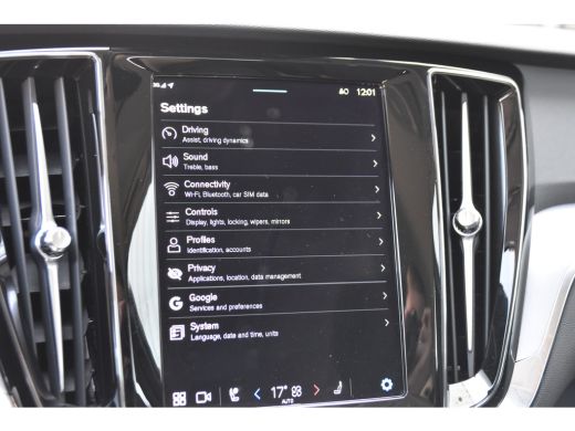 Volvo  V60 B3 Essential Edition | BLIS | Climate Pack | Trekhaak | ActivLease financial lease