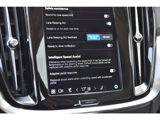Volvo  V60 B3 Essential Edition | BLIS | Climate Pack | Trekhaak | ActivLease financial lease