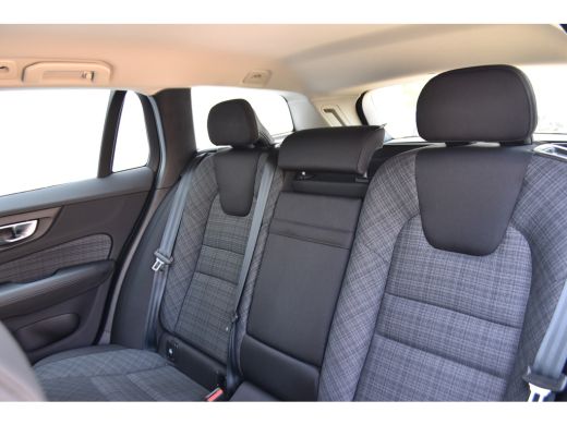Volvo  V60 B3 Essential Edition | BLIS | Climate Pack | Trekhaak | ActivLease financial lease