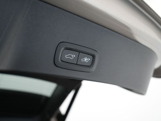 Volvo  XC40 Recharge Core 70 kWh | Climate Pack: Warmtepomp | Stuur/Stoelverwarming | Getint-Glas | Camera | ... ActivLease financial lease