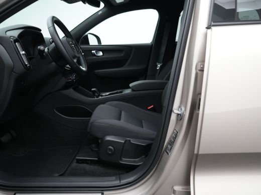 Volvo  XC40 Recharge Core 70 kWh | Climate Pack: Warmtepomp | Stuur/Stoelverwarming | Getint-Glas | Camera | ... ActivLease financial lease