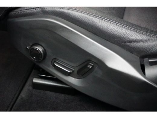 Volvo  XC60 2.0 T6 Plug-in hybrid AWD Plus Bright | Panoramadak | 21" | Elek stoelen | BLIS | Trekhaak | Adap... ActivLease financial lease